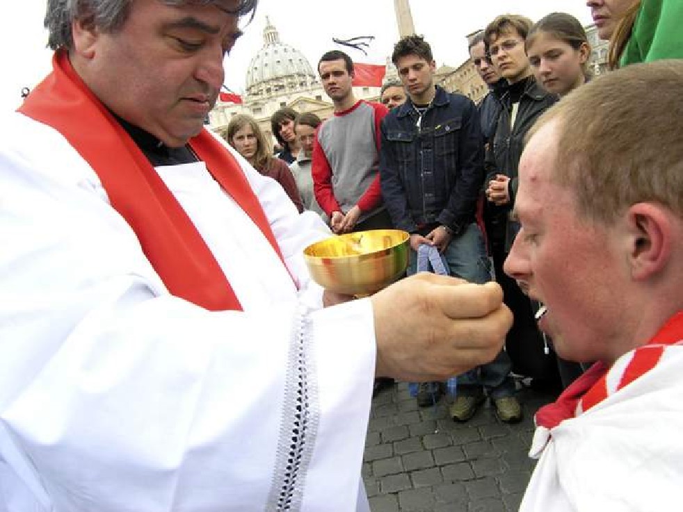 An Emotional Farewell to Pope John Paul The Great_2