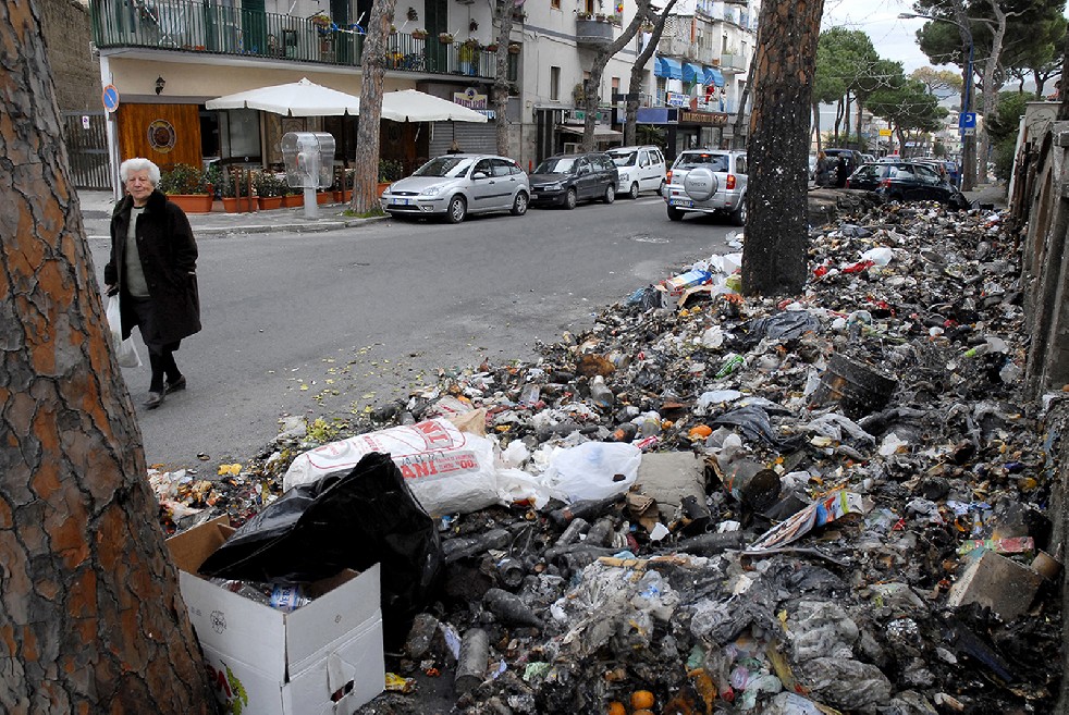 Naples rubbish crisis I 