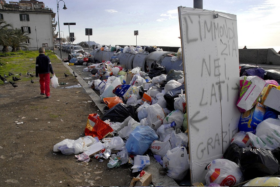 Naples rubbish crisis I 